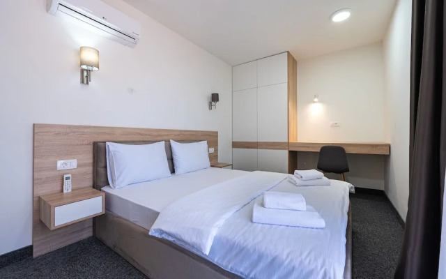 Rooftop Apartments & Rooms