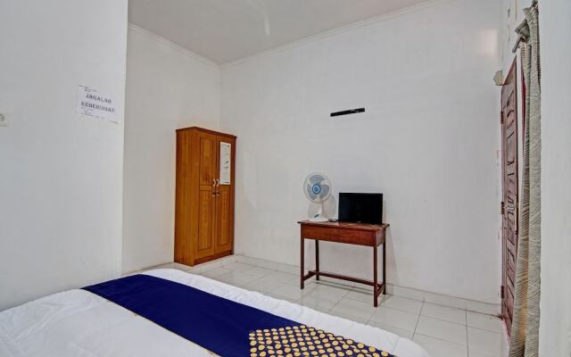 SPOT ON 92914 Meranti HomestayNearJembatan Siak
