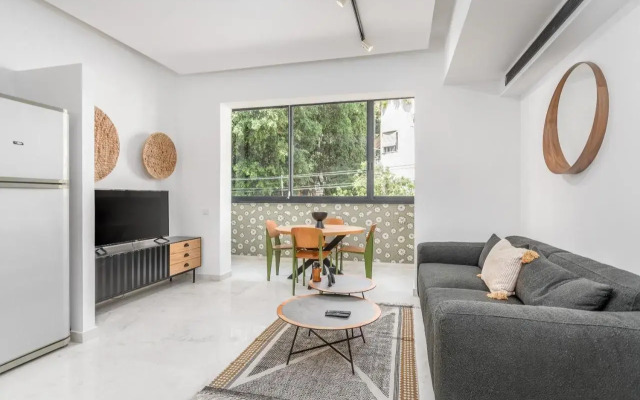 Gordon area - Deluxe 2bdr close to the beach