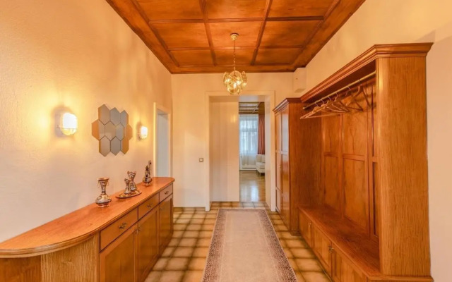 Rustic Apartment with 4 bedrooms Top 9