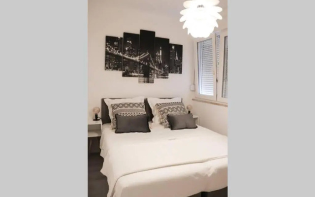 NEW! Top apartment, Split view from above