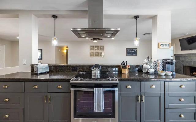 Scottsdale Waltann 3 Bedroom Home by RedAwning