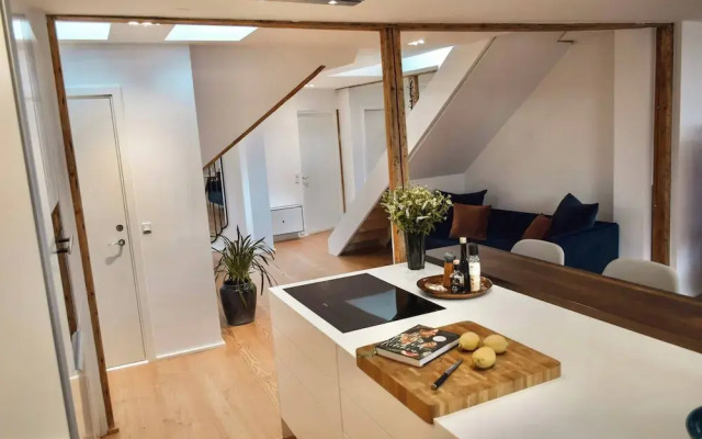 Central Penthouse With Private Rooftop Terrace