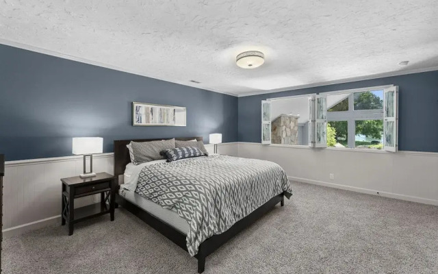 Stay Awhile by Avantstay Lakefront Pool Dock