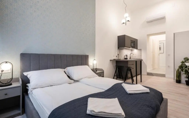 R38 - Artists luxury home
