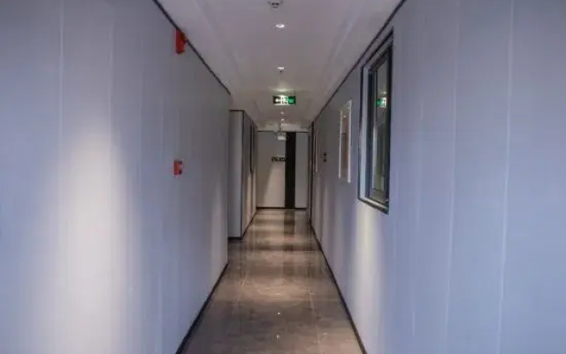 Junhai Business Hotel