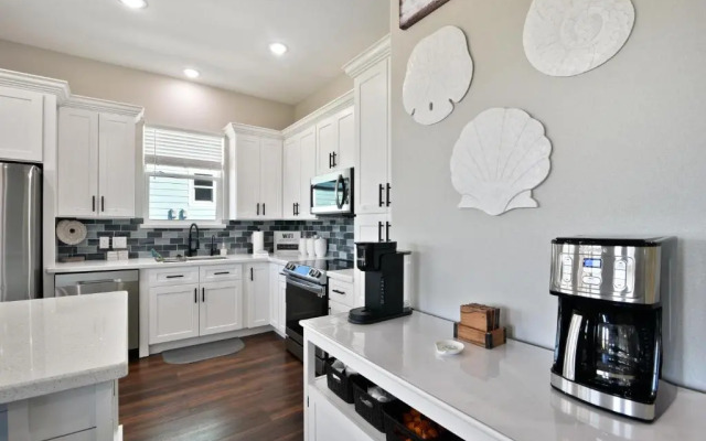 Sandy Cheeks Surfside