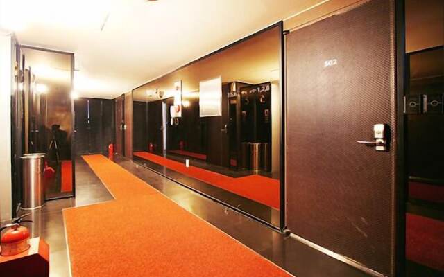 Hit Hotel