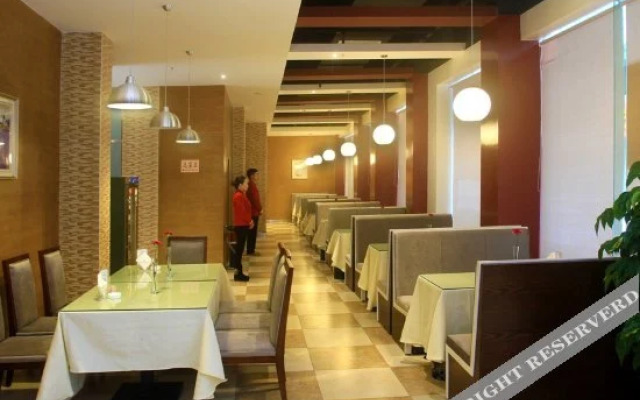 Century Garden Holiday Hotel (Guangyuan Water Park City Government)