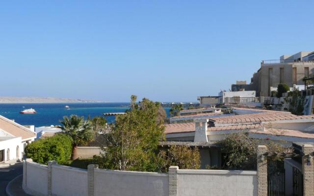 Mini-Studio With Free Private Beach