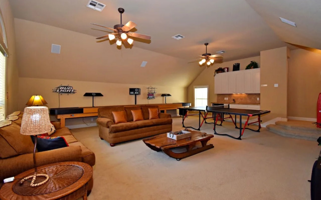 Pet-friendly Oasis in Gated Community!