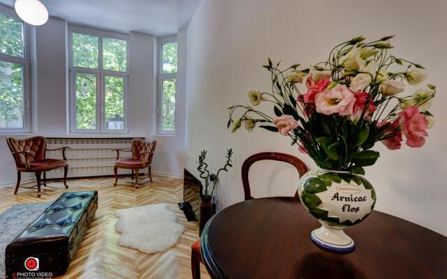 Class Vintage Apartment