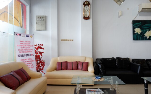 RedDoorz @ Hotel Bravo Pantai Kamali Bau Bau