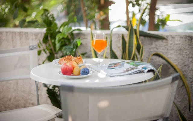 Hotel Caravelle