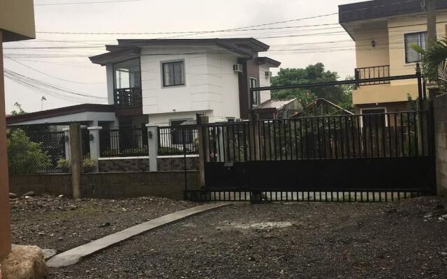 Pines Mansion II House