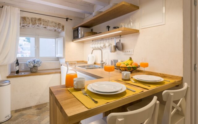 Luxury Apartment Lina - III