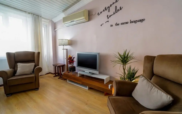 Serene and Central Flat With Balcony in Muratpasa