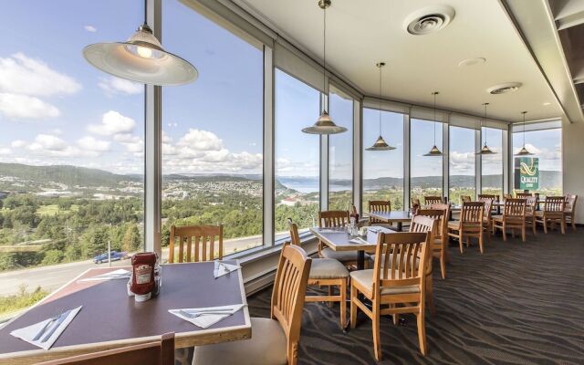 Mamateek Restaurant & Pub