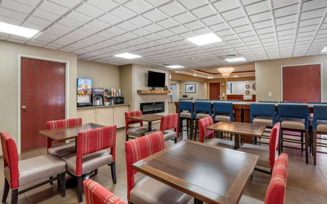 Comfort Inn & Suites Dayton Northwest - Englewood