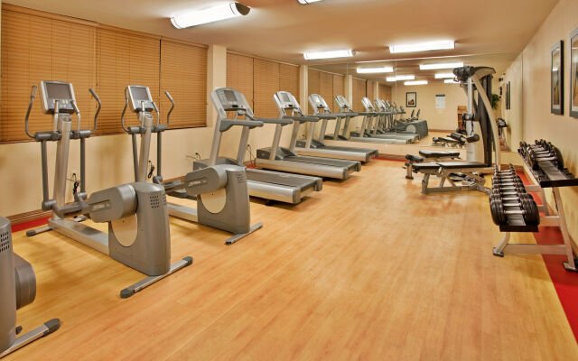 Adam's Mark Hotel & Conference Center