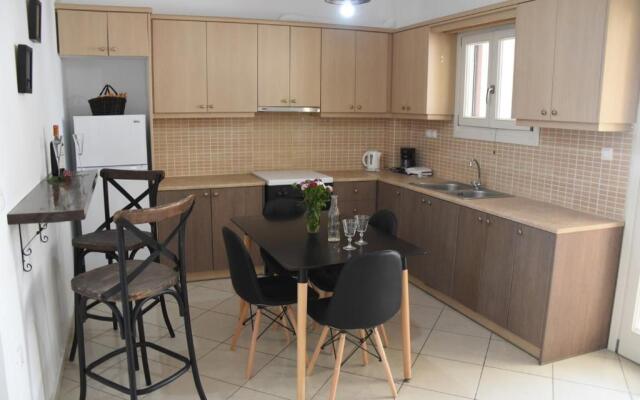 Little Yard Studios & Apartments #2