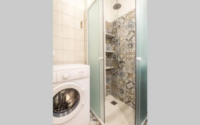 Neoclassical flat with 2 bedrooms in Piraeus