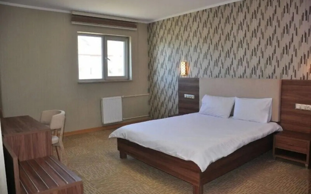 Bahas Hotel