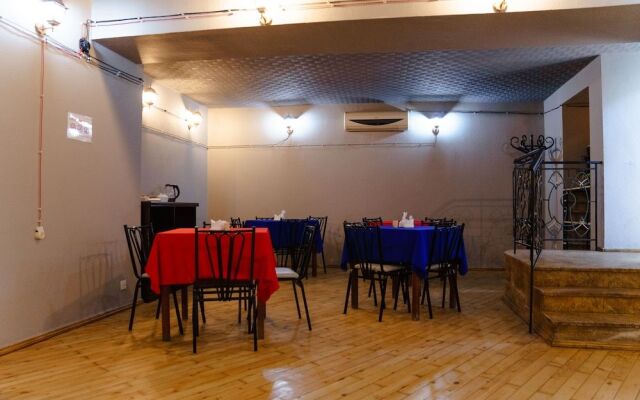 Biblioteka Hotel Rustaveli