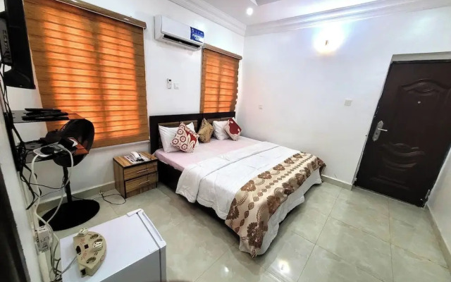 Rossy'S Apartments