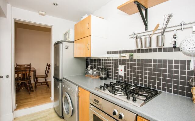 1 Bedroom Flat In Wimbledon With Garden