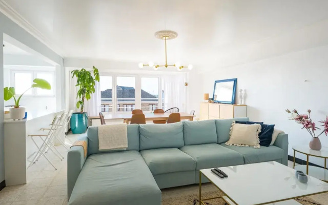 Apartment With Hinterland Views