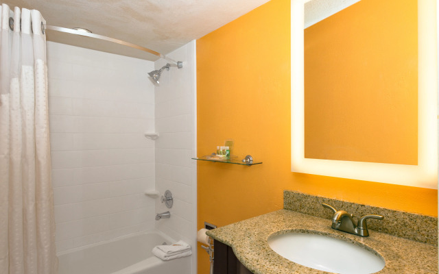 Holiday Inn Miami Beach - Oceanfront by IHG