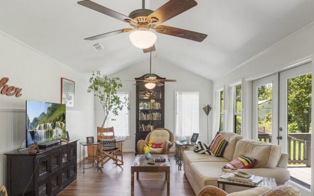The Tire Swing - Modern 3BD - Gourmet Kitchen - Awesome Local