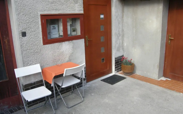 Alisa Apartments