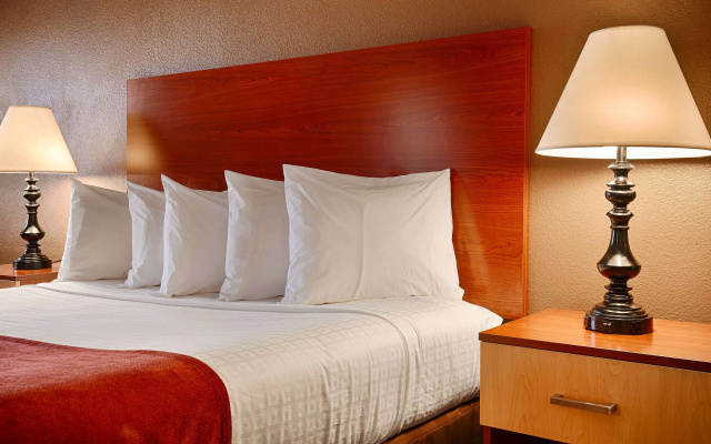 Best Western Discovery Inn