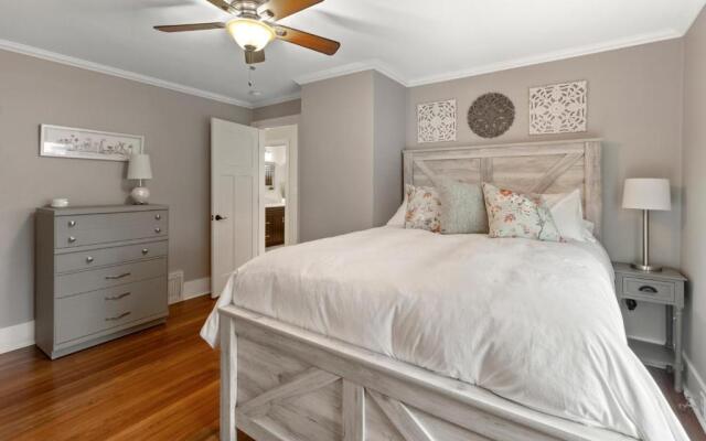 Gorgeous Downtown Bungalow, Walk Everywhere!!!