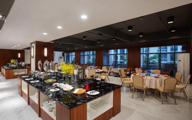 Ramada Encore by Wyndham Qionghai Downtown