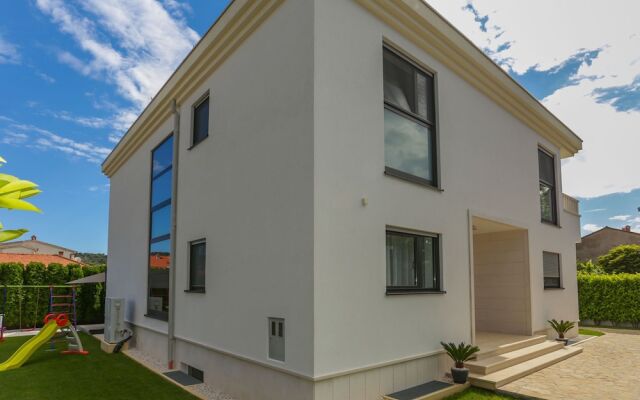 Plush Villa in Trogir With Sauna & Whirlpool