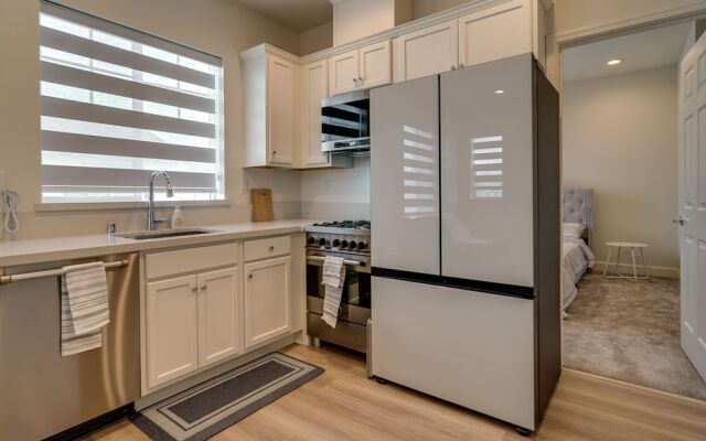 California Midterm Rental With Fenced Yard!