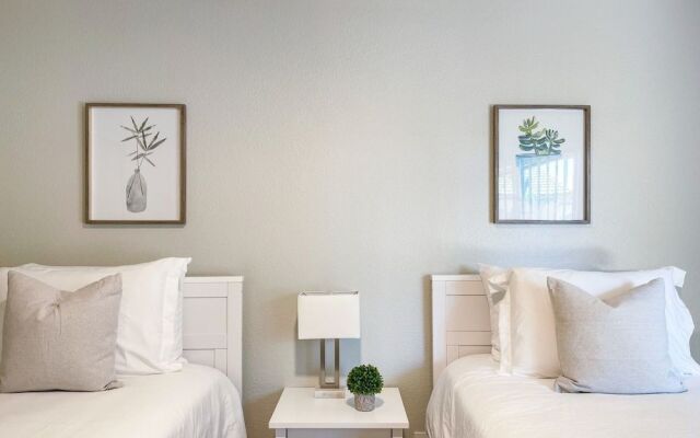 Chandler Earhart 4 Bedroom Home by RedAwning