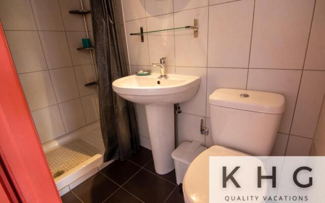 Eleni's super central apartments! 5 minutes walking from everything!