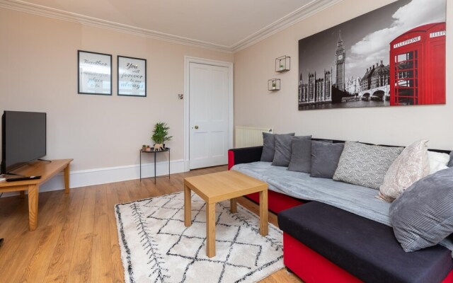 Modern Aberdeen City Apartment Free Parking