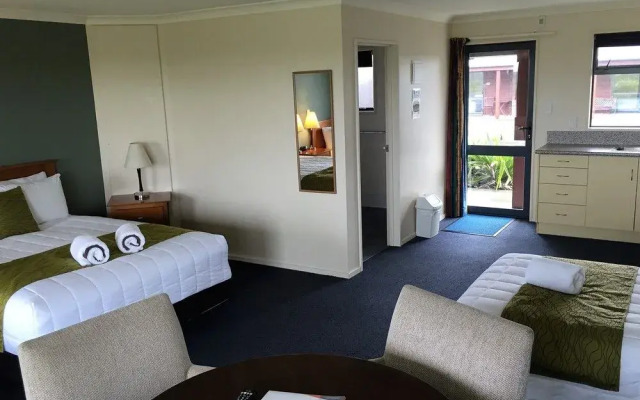 Haast River Top 10 Holiday Park