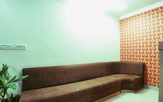 Hotel 4 Seasons by OYO Rooms