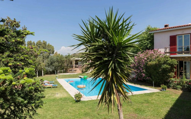 Dream Holidays in a Luxurious Garden Pool Villa