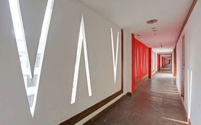 OYO Townhouse 808 Royal Palms Shared Serviced Apartment