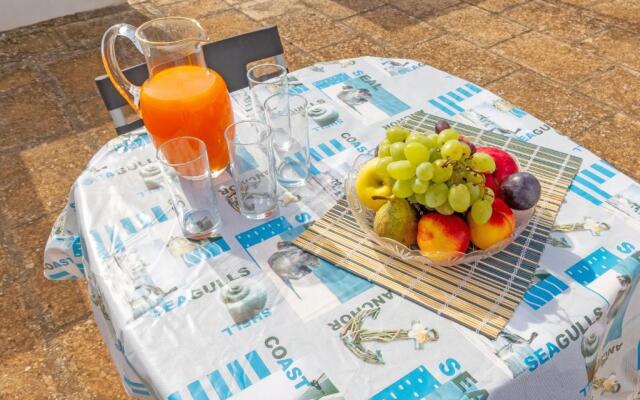 Luxury Holiday Home With Swimming Pool in Torre Lapillo