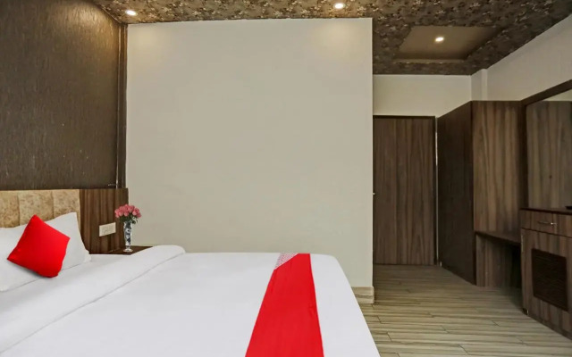 Oyo Flagship 806078 Sparsh 11 Heaven