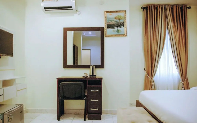 Golden Top Hotel