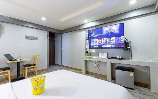 Hotel M Story